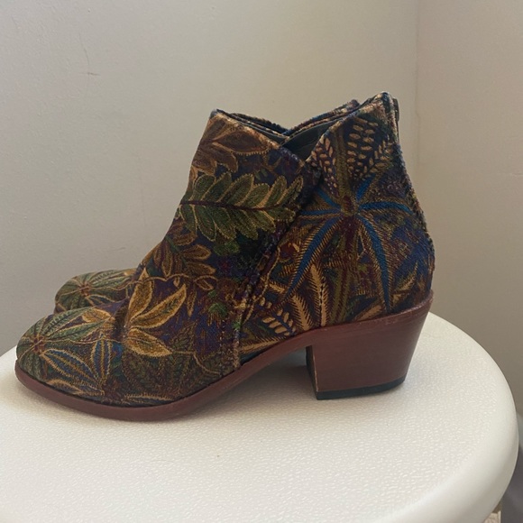 Velvet fern pattern boots - Picture 2 of 6